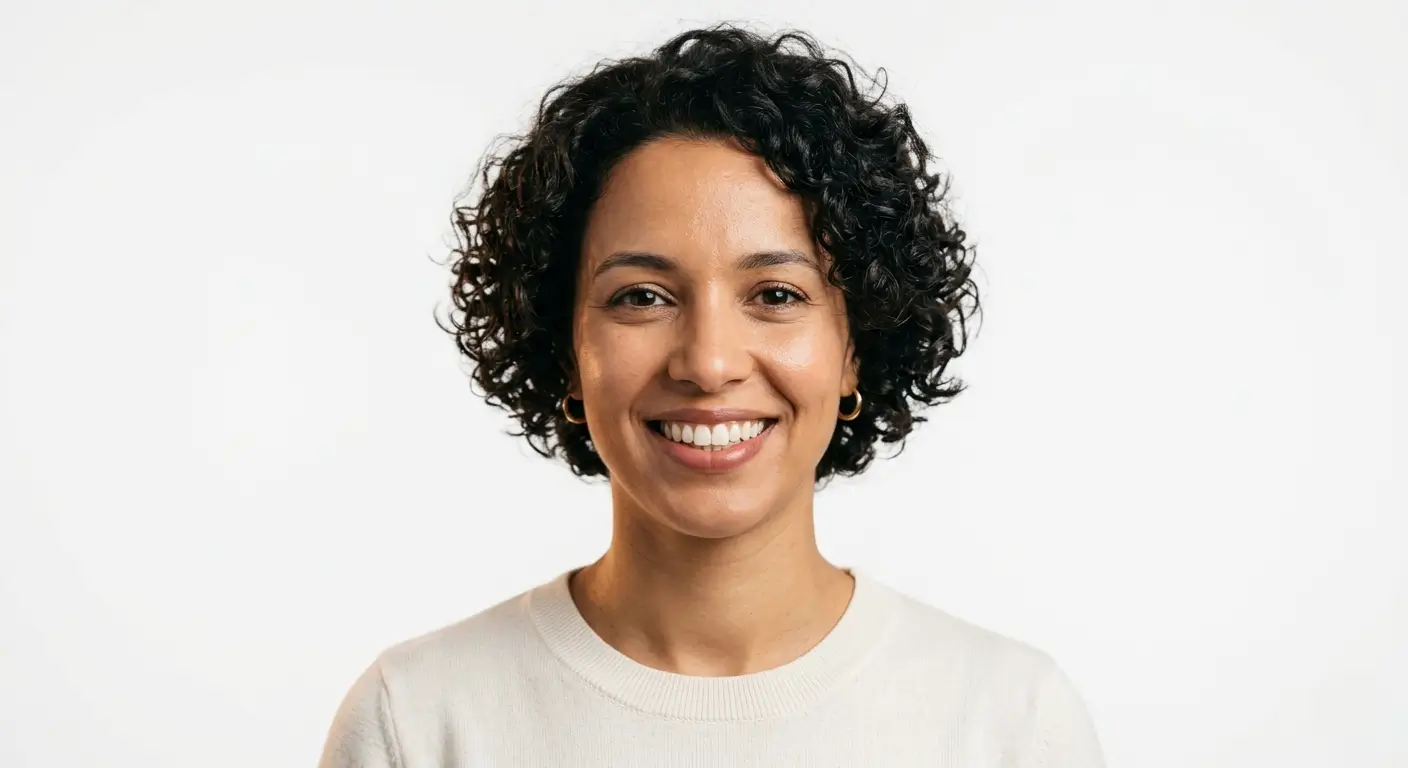 Patiente souriante au Cabinet Dr. Faysal Mouak, Casablanca